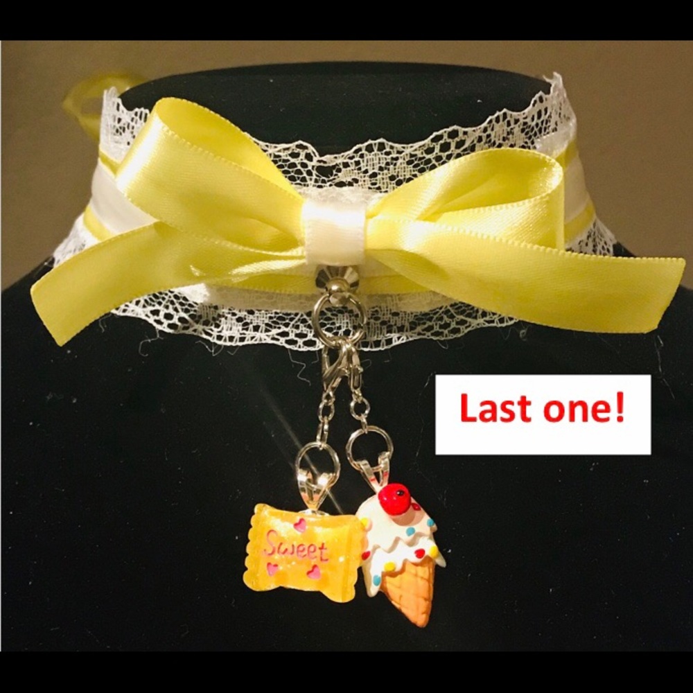 Lemon caked yellow & white lace choker